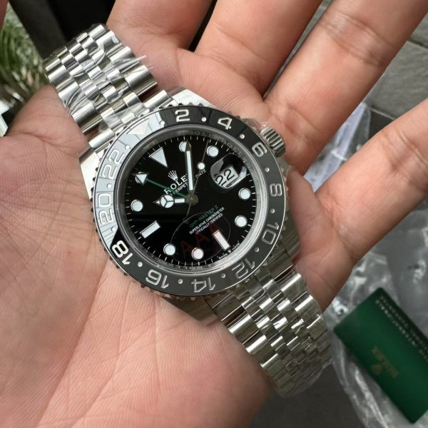 VS Factory Rolex GMT-Master II “Bruce Wayne”Black/Grey Ceramic Bezel Jubilee Bracelet (126710grnr) — detail view 3