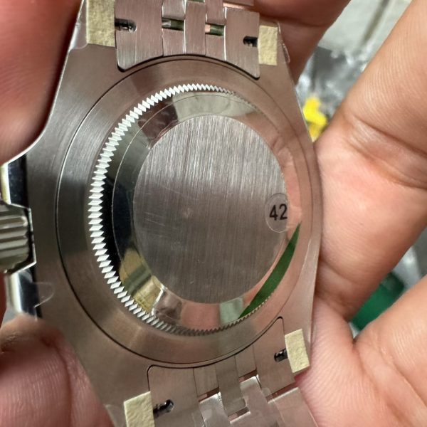 VS Factory Rolex GMT-Master II “Bruce Wayne”Black/Grey Ceramic Bezel Jubilee Bracelet (126710grnr) — detail view 4