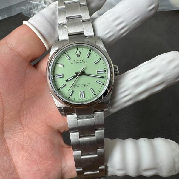 VS Factory Rolex Oyster Perpetual 36mm Green Lacquer Dial Smooth Bezel Oyster Bracelet (126000) — detail view 3