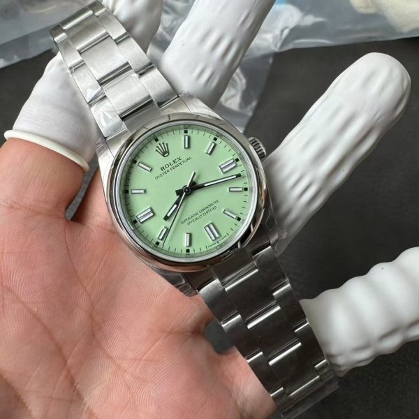 VS Factory Rolex Oyster Perpetual 36mm Green Lacquer Dial Smooth Bezel Oyster Bracelet (126000) — detail view 4