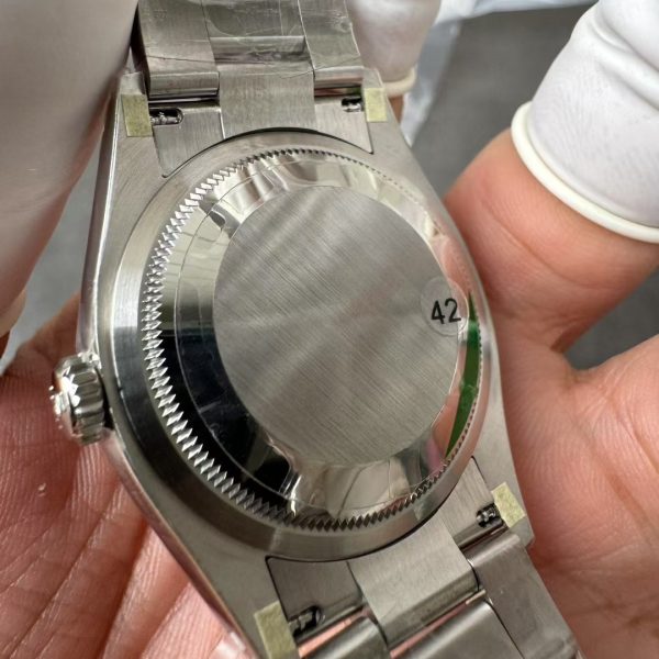 VS Factory Rolex Oyster Perpetual 36mm Green Lacquer Dial Smooth Bezel Oyster Bracelet (126000) — detail view 5