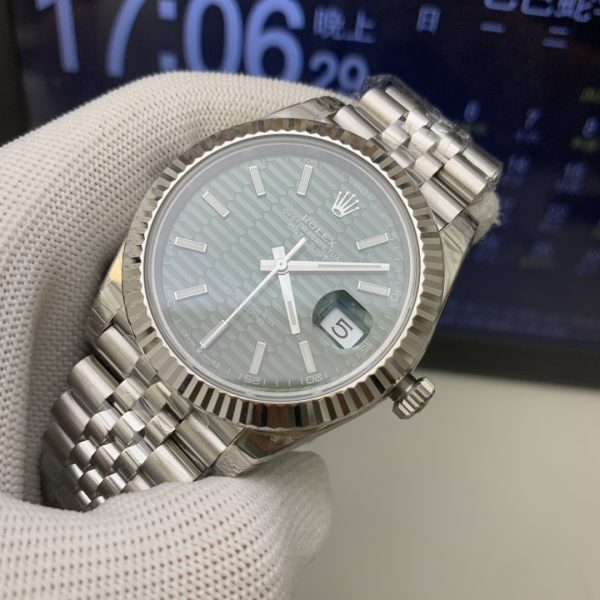VS Factory Rolex Datejust 41mm Green Fluted Motif Dial Fluted Bezel Jubilee Bracelet (126334) — detail view 3