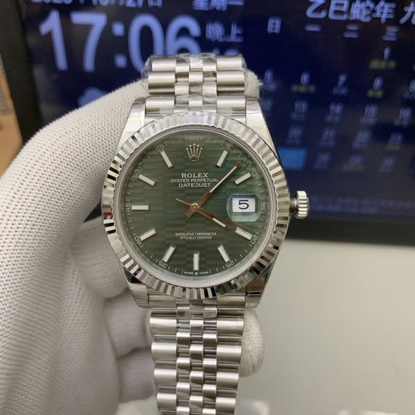 VS Factory Rolex Datejust 41mm Green Fluted Motif Dial Fluted Bezel Jubilee Bracelet (126334) — front product view