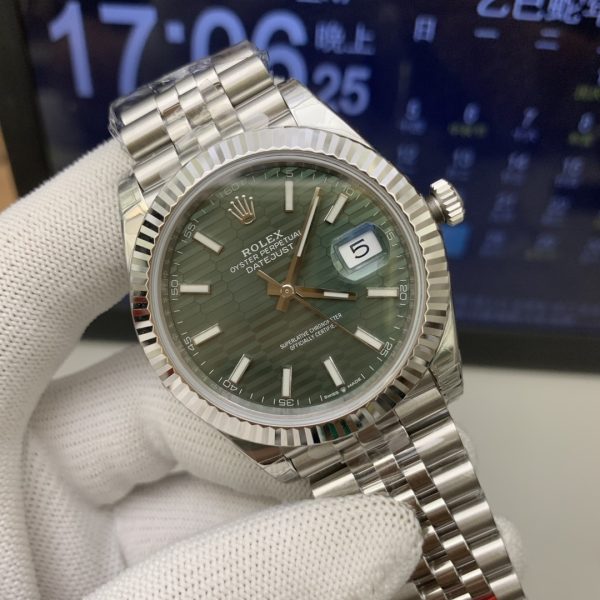 VS Factory Rolex Datejust 41mm Green Fluted Motif Dial Fluted Bezel Jubilee Bracelet (126334) — detail view 2