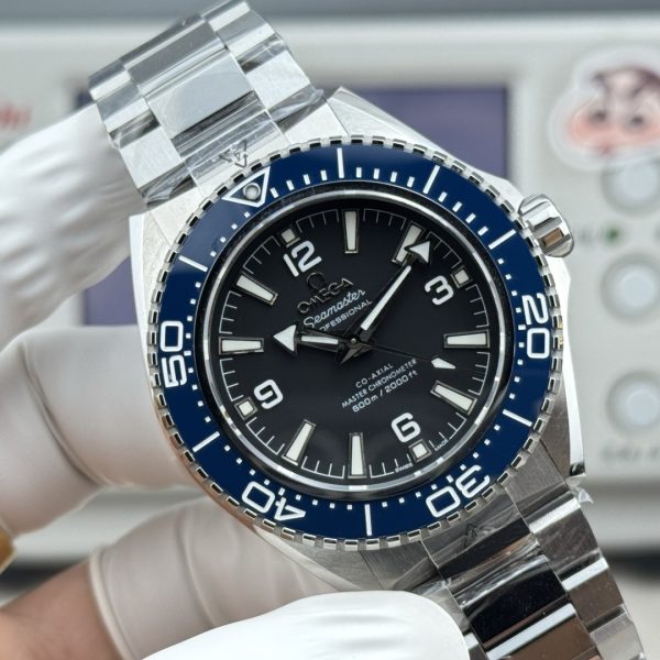 VS Factory Omega Seamaster Planet Ocean 600M 42mm Blue Bezel Black Dial (217.30.42.21.01.002) — detail view 2