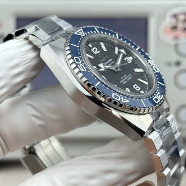 VS Factory Omega Seamaster Planet Ocean 600M 42mm Blue Bezel Black Dial (217.30.42.21.01.002) — detail view 4