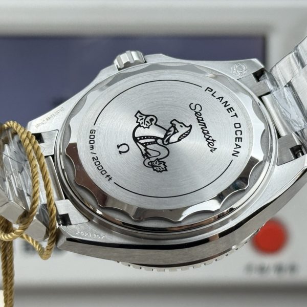 VS Factory Omega Seamaster Planet Ocean 600M 42mm Blue Bezel Black Dial (217.30.42.21.01.002) — detail view 7