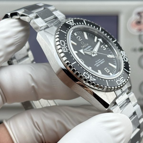 VS Factory Omega Seamaster Planet Ocean 600M 42mm Black Dial Black Ceramic Bezel (217.30.42.21.01.001) –… — detail view 5