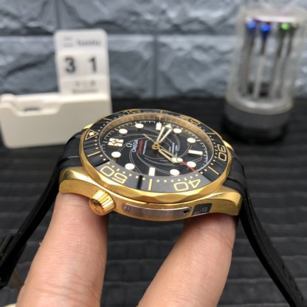 VS Factory Omega Seamaster Diver 300M 42mm James Bond 50th Anniversary 18K Yellow Gold… — detail view 3