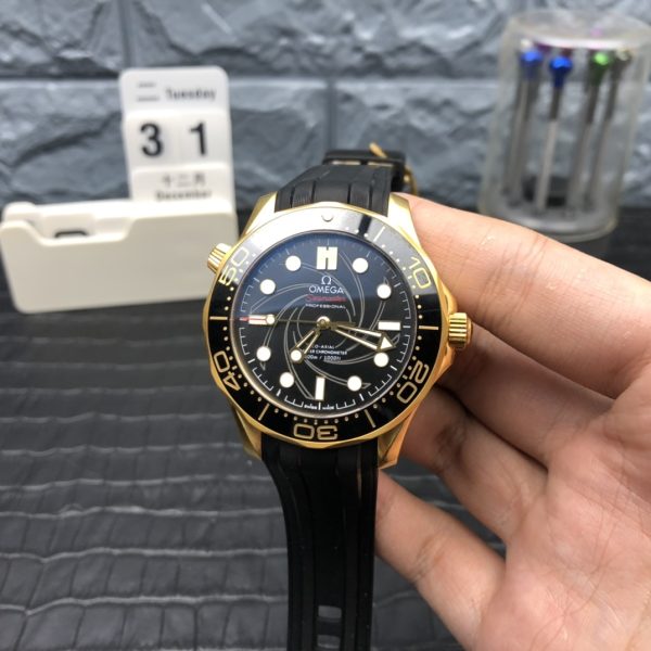VS Factory Omega Seamaster Diver 300M 42mm James Bond 50th Anniversary 18K Yellow Gold… — detail view 1