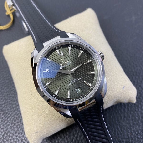 VS Factory Omega Seamaster Aqua Terra 150M 41mm Green Dial Rubber Strap (220.12.41.21.10.001) — detail view 3