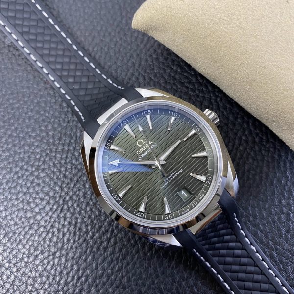 VS Factory Omega Seamaster Aqua Terra 150M 41mm Green Dial Rubber Strap (220.12.41.21.10.001) — detail view 2