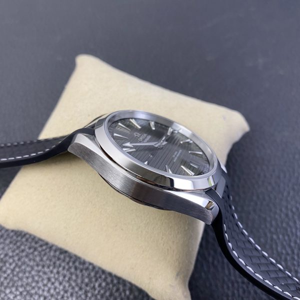 VS Factory Omega Seamaster Aqua Terra 150M 41mm Green Dial Rubber Strap (220.12.41.21.10.001) — detail view 8