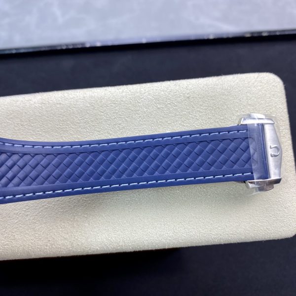VS Factory Omega Seamaster Aqua Terra Worldtimer 43mm Blue Dial (220.12.43.22.03.001) — detail view 7