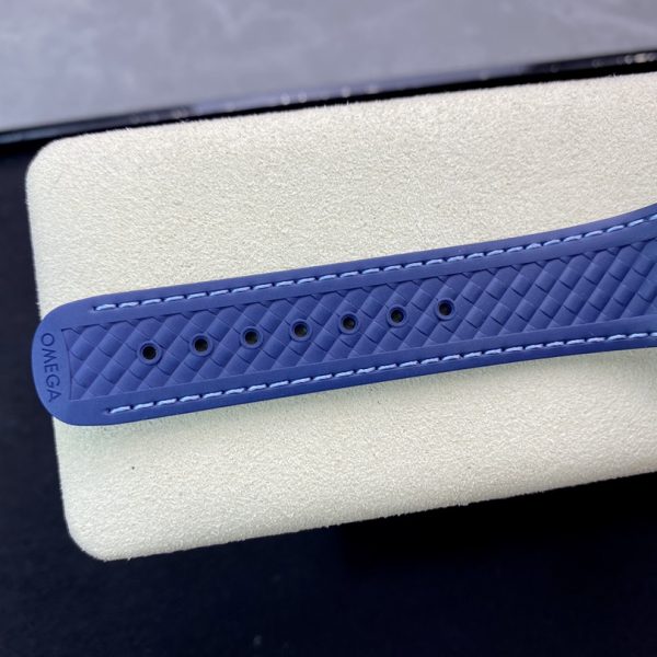 VS Factory Omega Seamaster Aqua Terra Worldtimer 43mm Blue Dial (220.12.43.22.03.001) — detail view 8