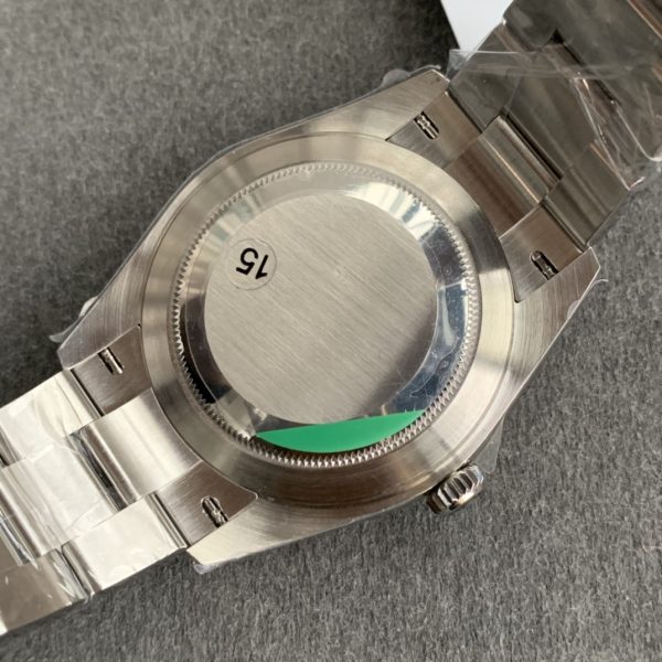 VS Factory Rolex Datejust 41mm Silver Sunburst Dial Fluted Bezel Oyster Bracelet (126334) — detail view 6