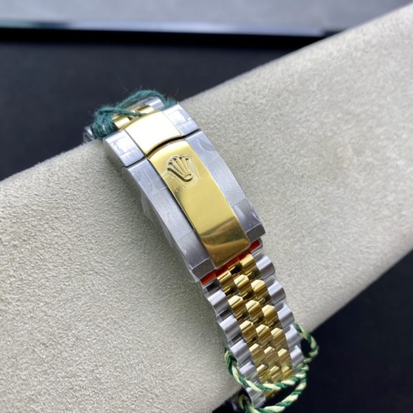 VS Factory Rolex Datejust 41mm Two-Tone Yellow Gold Green Dial Fluted Bezel Jubilee Bracelet (126333) — detail view 8