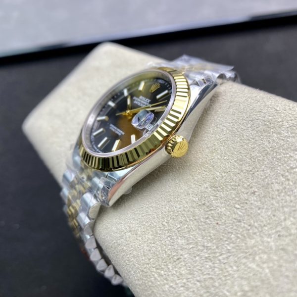 VS Factory Rolex Datejust 41mm Two-Tone Yellow Gold Green Dial Fluted Bezel Jubilee Bracelet (126333) — detail view 5