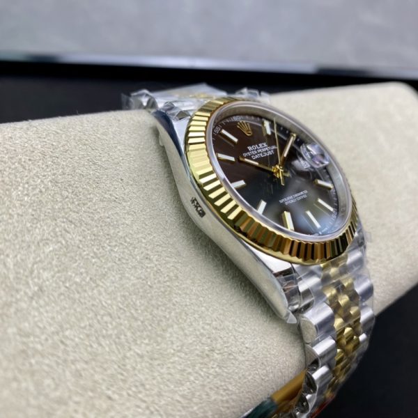 VS Factory Rolex Datejust 41mm Two-Tone Yellow Gold Green Dial Fluted Bezel Jubilee Bracelet (126333) — detail view 6