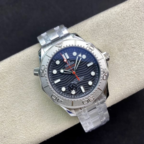 VS Factory Omega Seamaster Diver 300M “Nekton Edition” 42mm Black Wave Dial Titanium Bezel Stainless… — detail view 4