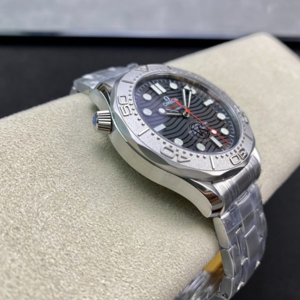 VS Factory Omega Seamaster Diver 300M “Nekton Edition” 42mm Black Wave Dial Titanium Bezel Stainless… — detail view 5