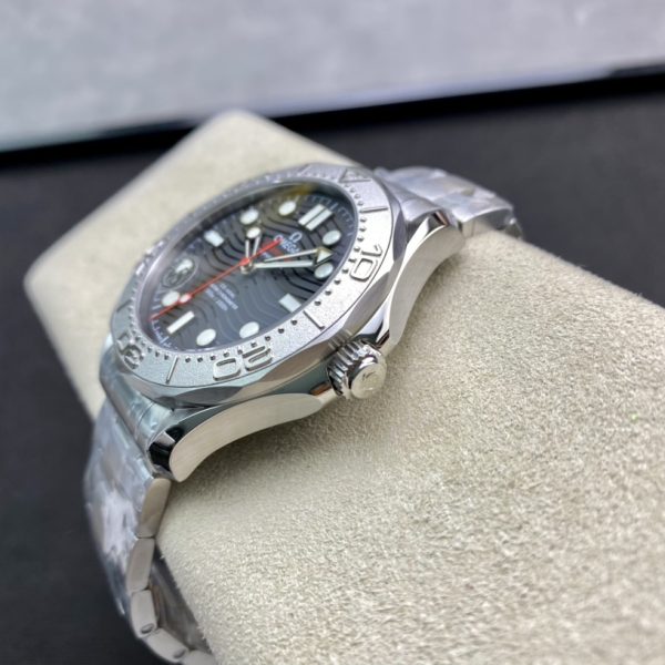 VS Factory Omega Seamaster Diver 300M “Nekton Edition” 42mm Black Wave Dial Titanium Bezel Stainless… — detail view 7
