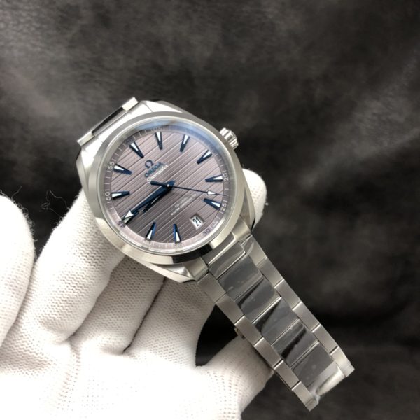 VS Factory Omega Seamaster Aqua Terra 150M 41mm Grey Dial Blue Hands (220.10.41.21.06.001) — detail view 4