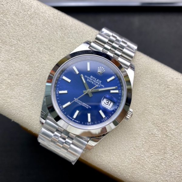 VS Factory Rolex Datejust 41mm Blue Sunburst Dial Smooth Bezel Jubilee Bracelet (126300) — detail view 4