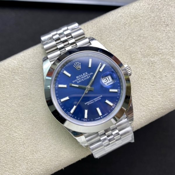 VS Factory Rolex Datejust 41mm Blue Sunburst Dial Smooth Bezel Jubilee Bracelet (126300) — detail view 5
