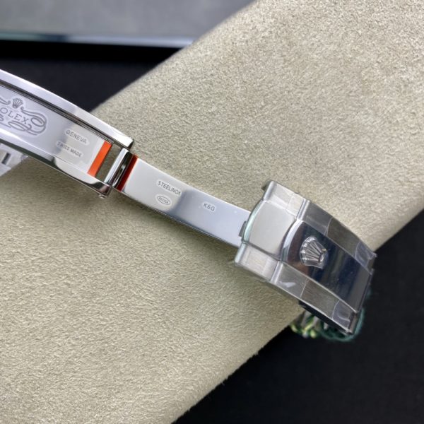VS Factory Rolex Datejust 41mm Blue Sunburst Dial Smooth Bezel Jubilee Bracelet (126300) — detail view 9