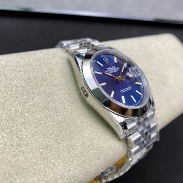 VS Factory Rolex Datejust 41mm Blue Sunburst Dial Smooth Bezel Jubilee Bracelet (126300) — detail view 6