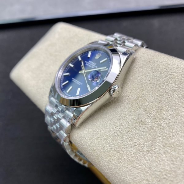 VS Factory Rolex Datejust 41mm Blue Sunburst Dial Smooth Bezel Jubilee Bracelet (126300) — detail view 7