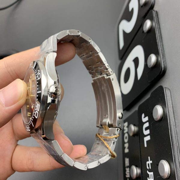 VS Factory Omega Seamaster Diver 300M James Bond 50th Anniversary OHMSS 42mm Black Gun-Barrel Dial Black… — detail view 4