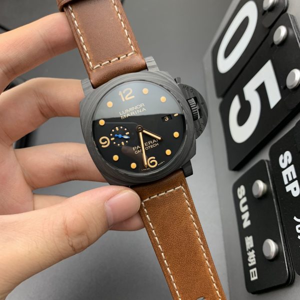 VS Factory Panerai Luminor Marina Carbotech 44mm PAM00661 — detail view 3