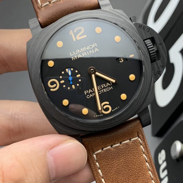 VS Factory Panerai Luminor Marina Carbotech 44mm PAM00661 — detail view 2