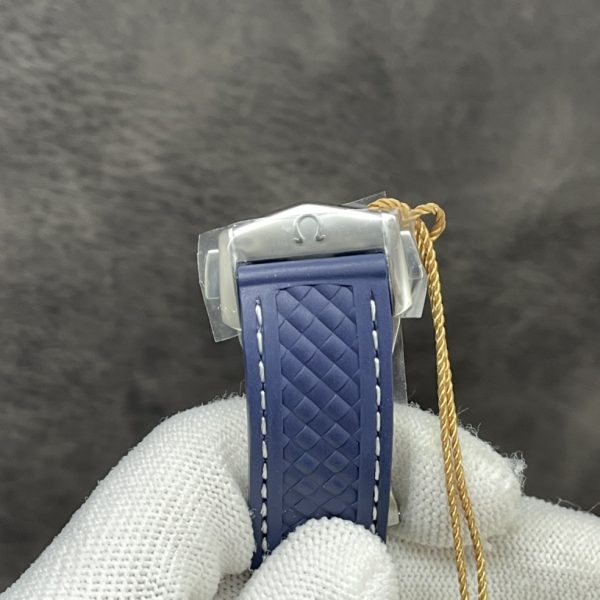 VS Factory Omega Seamaster Aqua Terra 150M 41mm Blue Dial Blue Rubber (220.12.41.21.03.002) — detail view 8