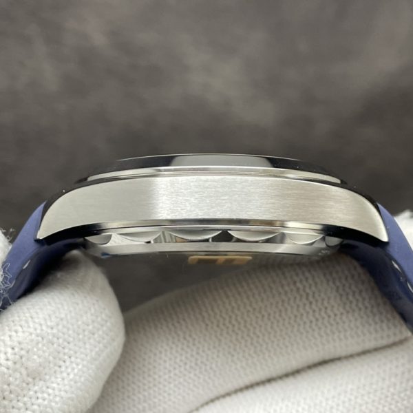 VS Factory Omega Seamaster Aqua Terra 150M 41mm Blue Dial Blue Rubber (220.12.41.21.03.002) — detail view 6