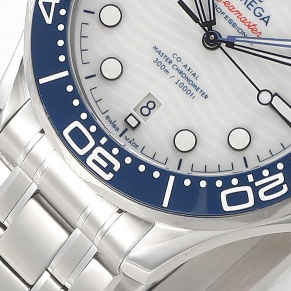 VS Factory Omega Seamaster Diver 300M 42mm White Dial Blue Bezel (210.30.42.20.04.002) — detail view 4