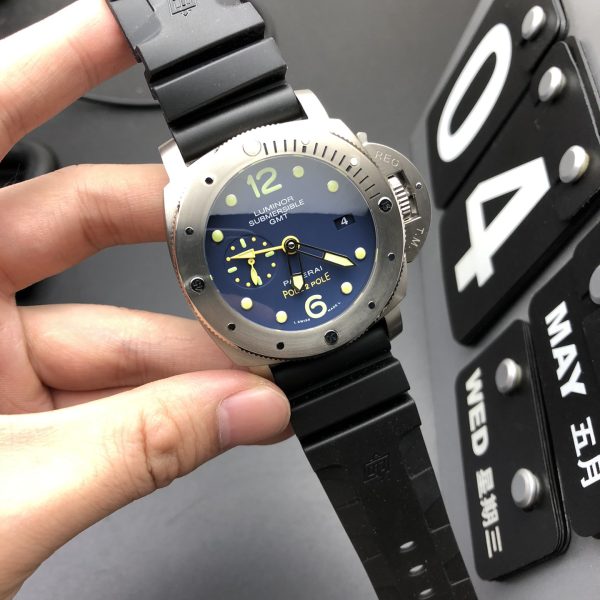 VS Factory Panerai Submersible GMT “Pole2Pole” 47mm PAM00719 — detail view 2