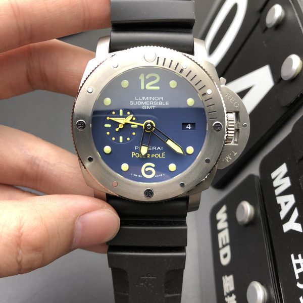 VS Factory Panerai Submersible GMT “Pole2Pole” 47mm PAM00719 — detail view 1