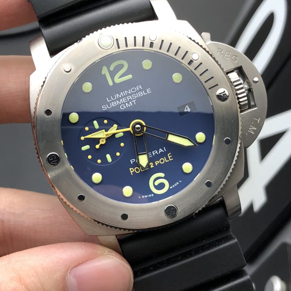 VS Factory Panerai Submersible GMT “Pole2Pole” 47mm PAM00719 — detail view 3