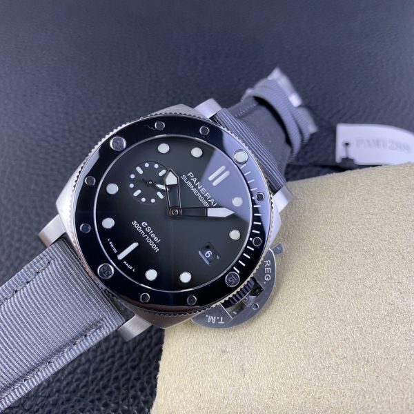 VS Factory Panerai Submersible QuarantaQuattro 44mm Grigio Roccia (PAM01288) — detail view 2