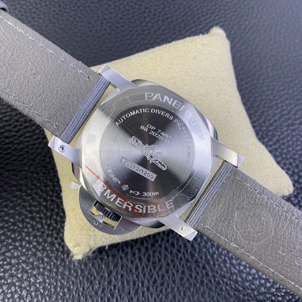 VS Factory Panerai Submersible QuarantaQuattro 44mm Grigio Roccia (PAM01288) — detail view 6