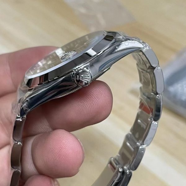 VS Factory Rolex Datejust 41mm Black Dial Smooth Bezel Oyster Bracelet (126300) — detail view 6