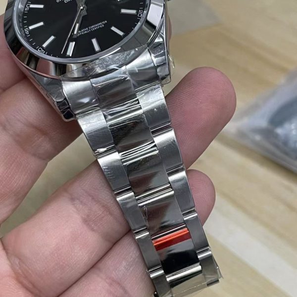 VS Factory Rolex Datejust 41mm Black Dial Smooth Bezel Oyster Bracelet (126300) — detail view 5