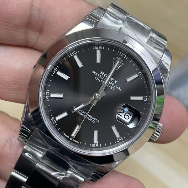 VS Factory Rolex Datejust 41mm Black Dial Smooth Bezel Oyster Bracelet (126300) — detail view 4