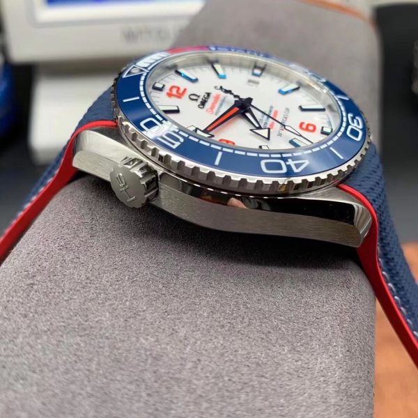 VS Factory Omega Seamaster Planet Ocean 600M 43.5mm “36th America’s Cup” (215.32.43.21.04.001) – Dandong… — detail view 3