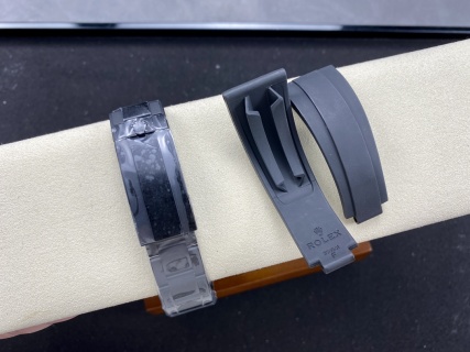 VS Factory Rolex Submariner Date “DiW Stealth Black” PVD & Carbon Bezel — detail view 8