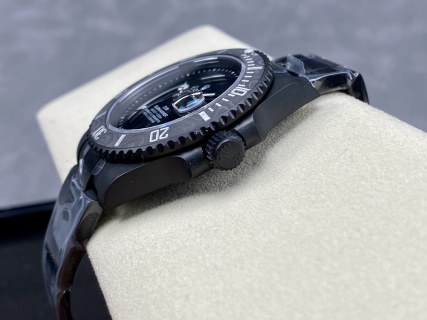 VS Factory Rolex Submariner Date “DiW Stealth Black” PVD & Carbon Bezel — detail view 6
