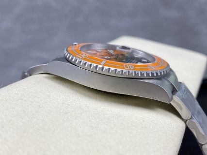 VS Factory Rolex Submariner Date “DiW Orange/Blue” Gradient Carbon Dial (Steel Edition) — detail view 4